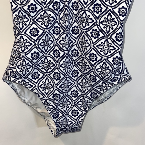 Lands End One Piece Bathing Suit Fully Lined Underwire Size 8 Tummy Control NEW - Picture 3 of 9